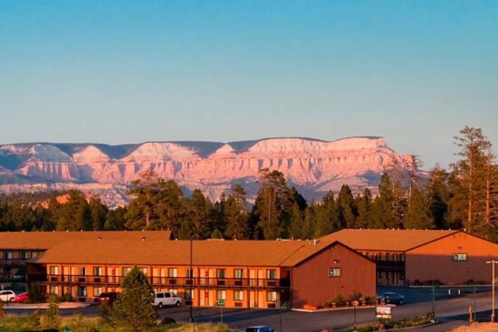Guest rooms at Bryce View Lodge in Bryce Canyon City